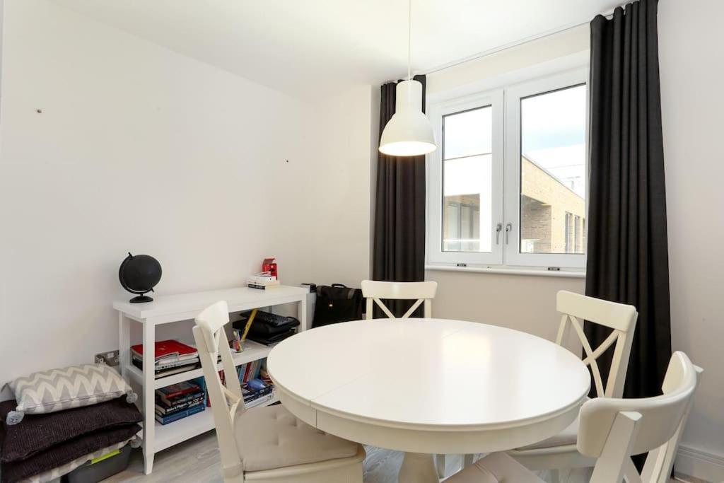 Idyllic Thames Riverside Apartment With Free Parking Isleworth Luaran gambar